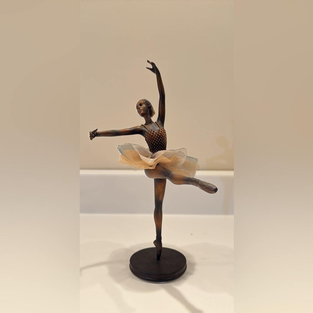 Ashton Drake Galleries “Dance of the Lily” - Picture 2 of 4